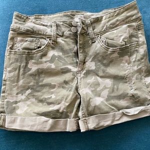 So juniors distressed camouflage shorts size 11.